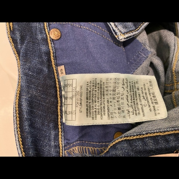 Distressed Guess Jeans Size 25 - Picture 4 of 4